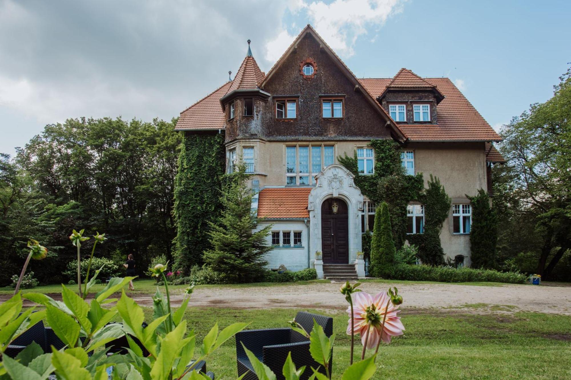 Palac Mysliwski Orle Solutions Miroslawiec Bagian luar foto