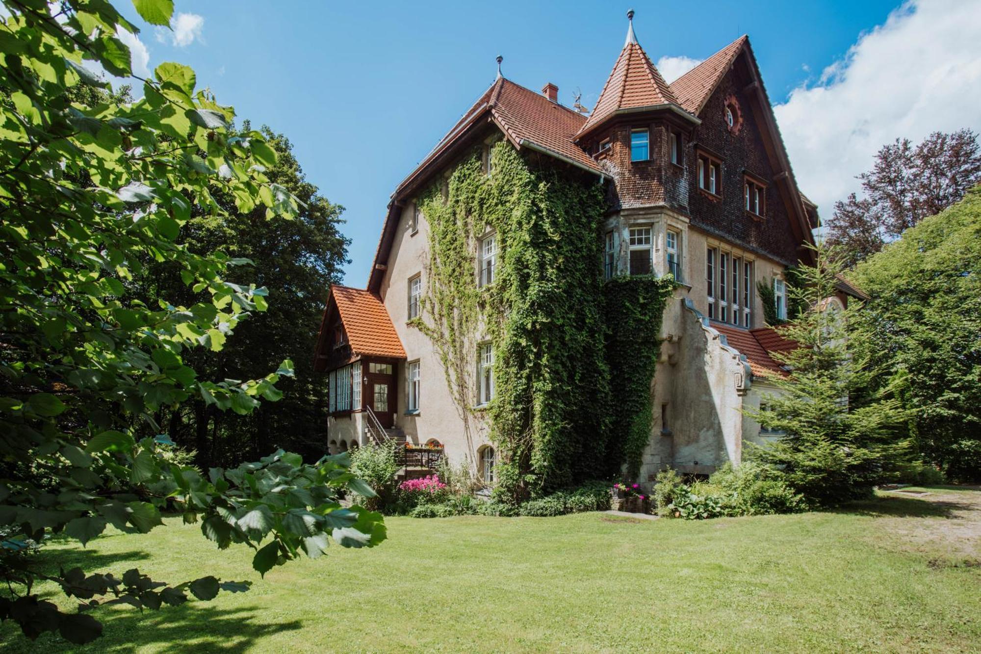 Palac Mysliwski Orle Solutions Miroslawiec Bagian luar foto