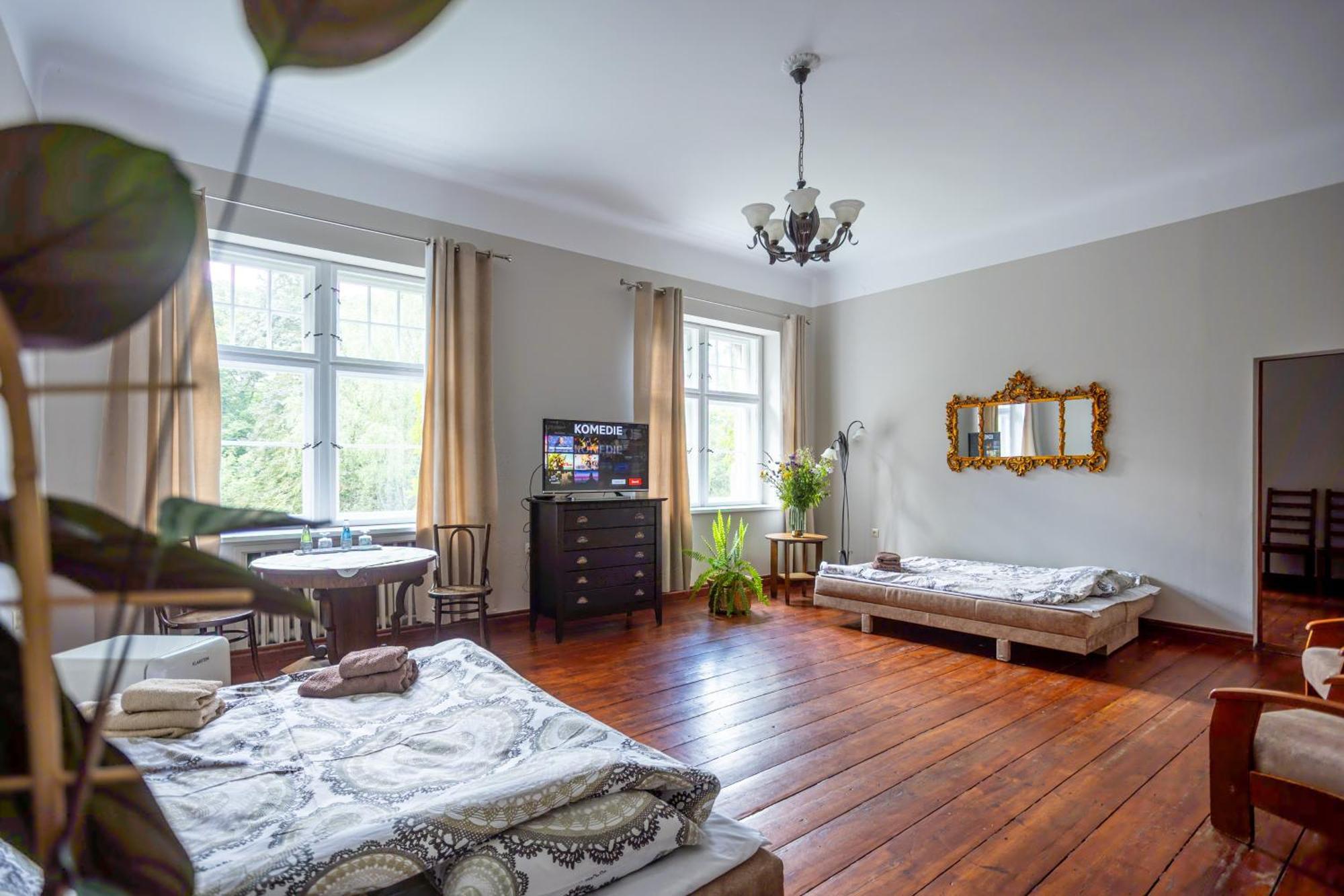 Palac Mysliwski Orle Solutions Miroslawiec Bagian luar foto